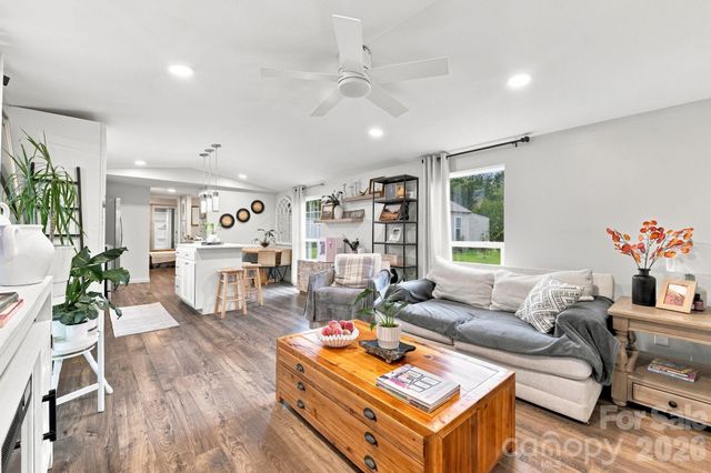 1433 Oakbrook Lane, Denver, NC 28037