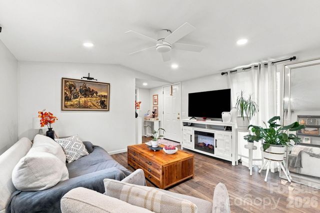 1433 Oakbrook Lane, Denver, NC 28037