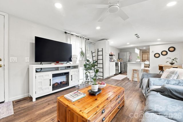 1433 Oakbrook Lane, Denver, NC 28037