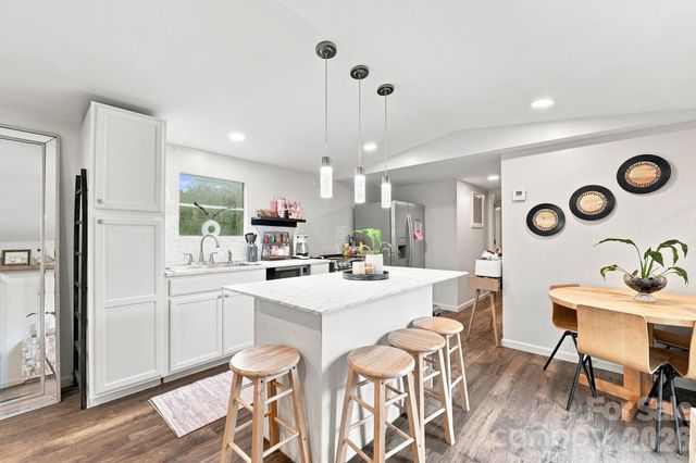 1433 Oakbrook Lane, Denver, NC 28037