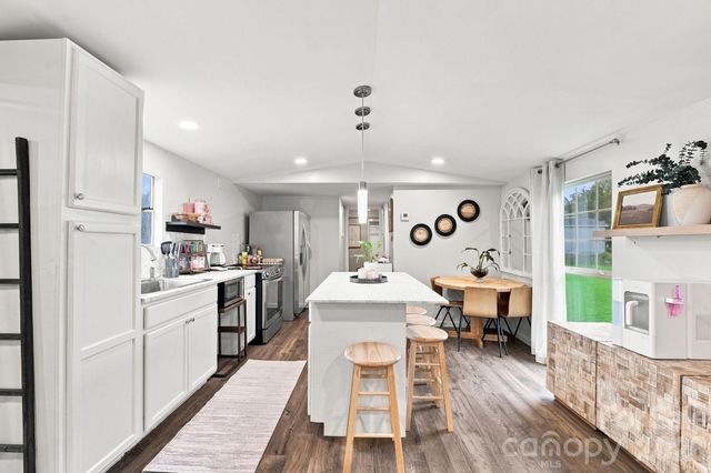1433 Oakbrook Lane, Denver, NC 28037