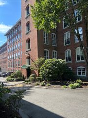 2 School Street 403, Lincoln, RI 02802