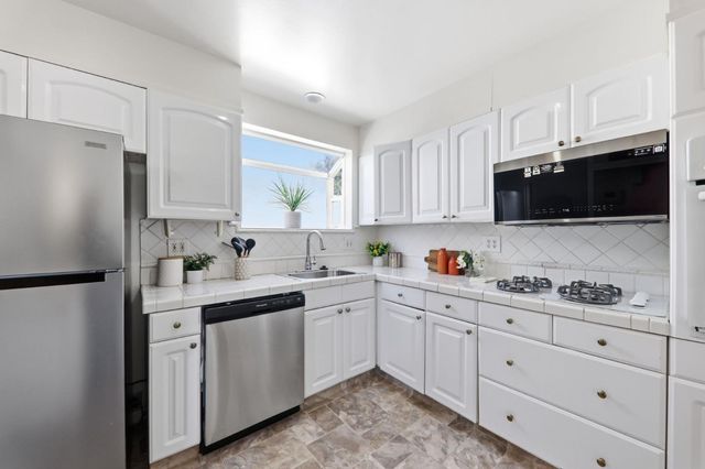 725 Clarinada Avenue, Daly City, CA 94015