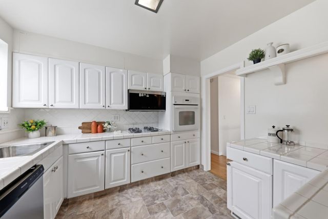 725 Clarinada Avenue, Daly City, CA 94015