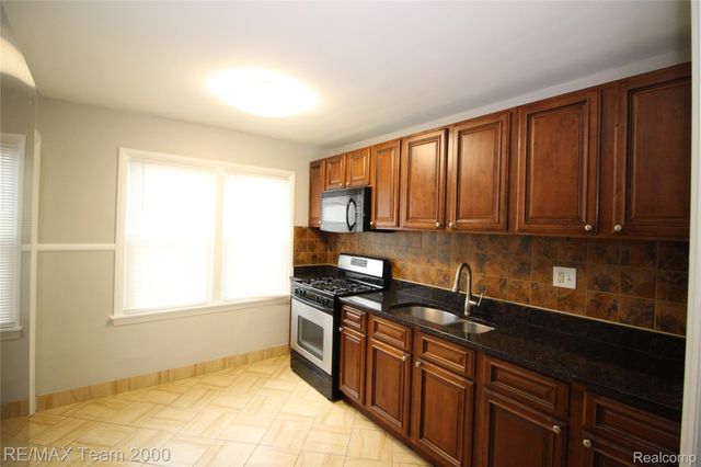 6801 Barrie Street, Dearborn, MI 48126