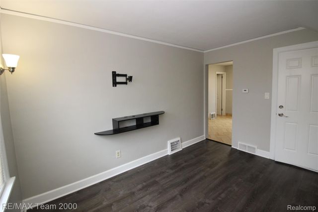 6801 Barrie Street, Dearborn, MI 48126