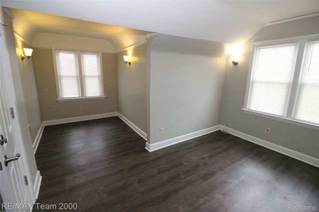 6801 Barrie Street, Dearborn, MI 48126