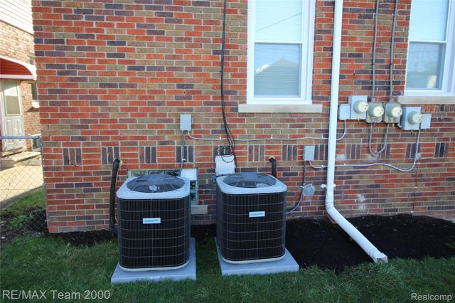 6801 Barrie Street, Dearborn, MI 48126