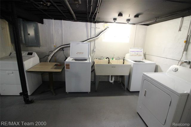 6801 Barrie Street, Dearborn, MI 48126