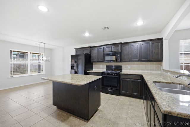 1470 W Burnham Avenue, Sapulpa, OK 74066