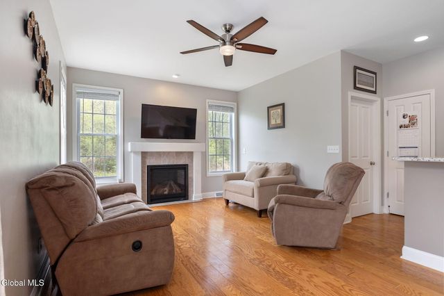 49 Buckingham Lane, Cohoes, NY 12047