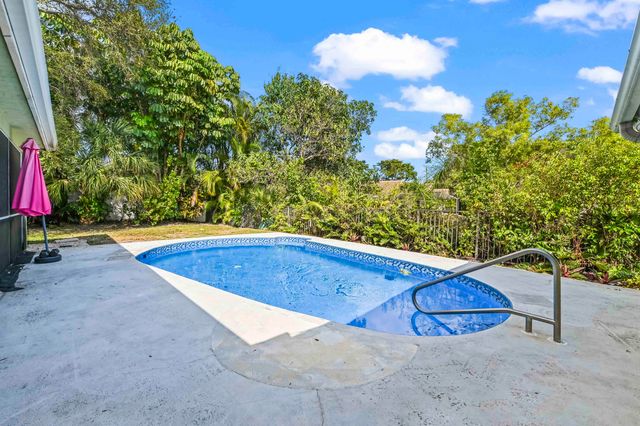 2009 SW 36th Avenue, Delray Beach, FL 33445