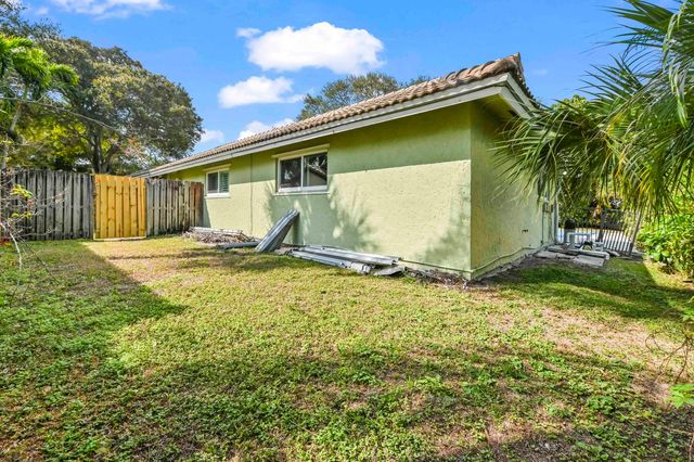 2009 SW 36th Avenue, Delray Beach, FL 33445