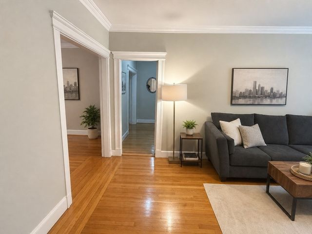 32 Summit Ave 5, Brookline, MA 02446