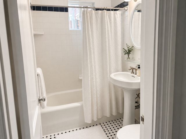 32 Summit Ave 5, Brookline, MA 02446