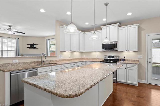 3694 Vestavia Drive, Kernersville, NC 27284