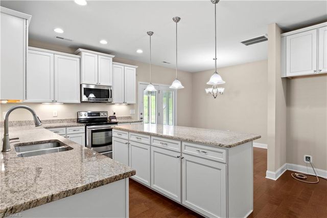 3694 Vestavia Drive, Kernersville, NC 27284