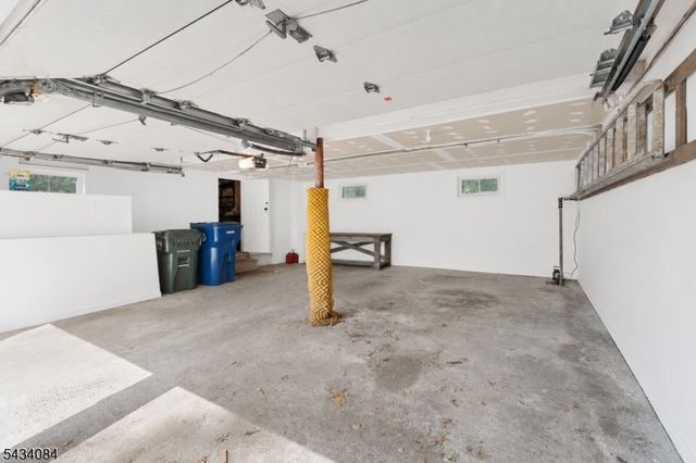 11 Kempshall Ter, Fanwood Boro, NJ 07023