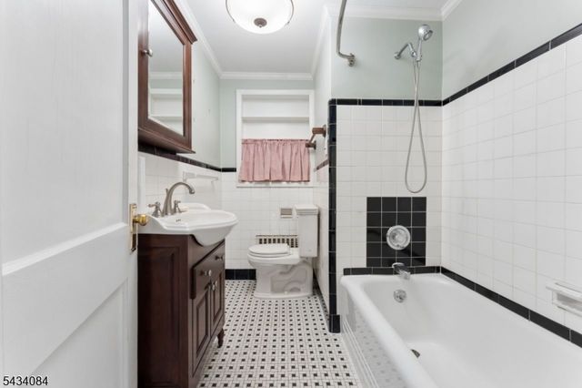 11 Kempshall Ter, Fanwood Boro, NJ 07023