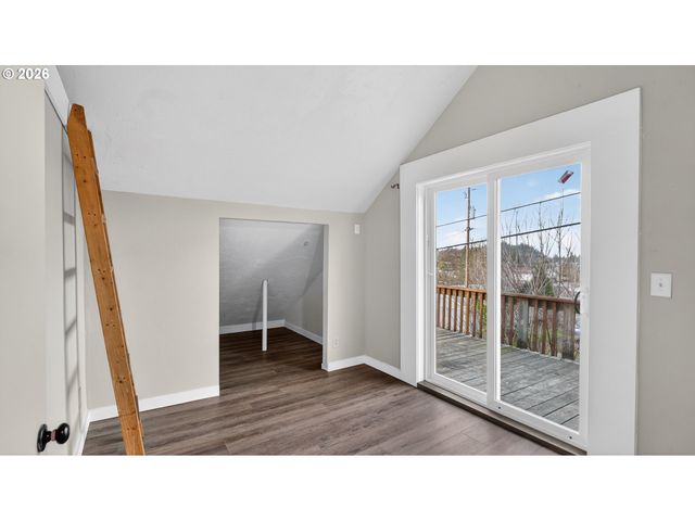 504 S 3RD St, Springfield, OR 97477