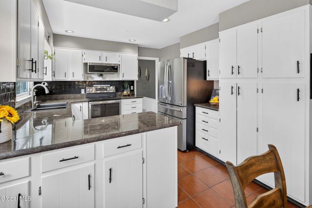 1376 Ruffner Court, Niskayuna, NY 12309