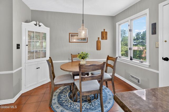 1376 Ruffner Court, Niskayuna, NY 12309