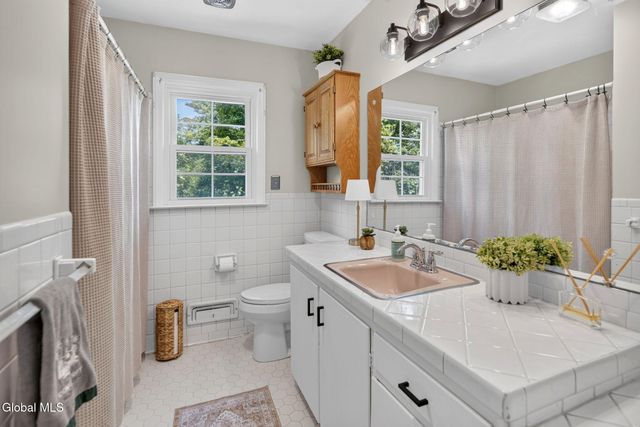 1376 Ruffner Court, Niskayuna, NY 12309