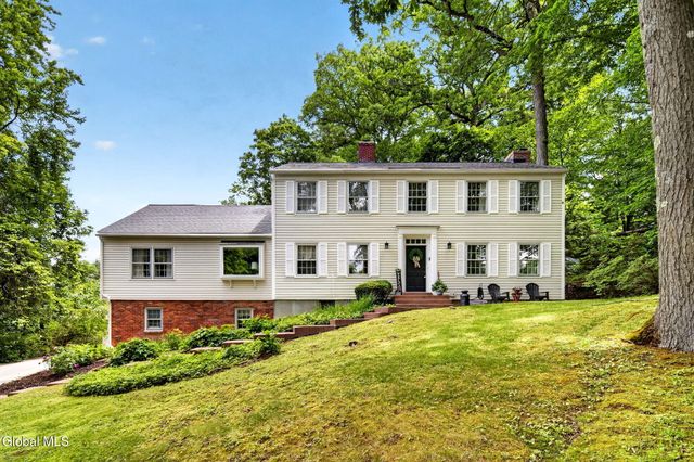 1376 Ruffner Court, Niskayuna, NY 12309