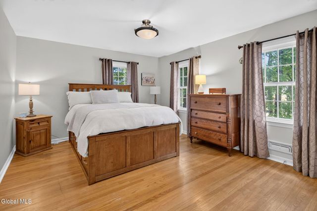 1376 Ruffner Court, Niskayuna, NY 12309