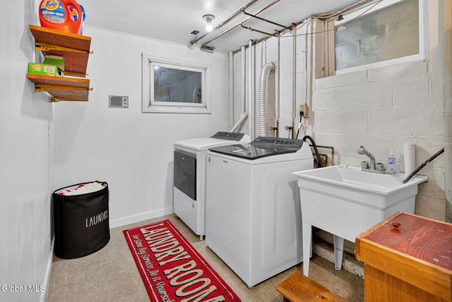 1376 Ruffner Court, Niskayuna, NY 12309