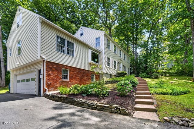 1376 Ruffner Court, Niskayuna, NY 12309