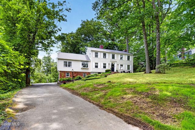 1376 Ruffner Court, Niskayuna, NY 12309