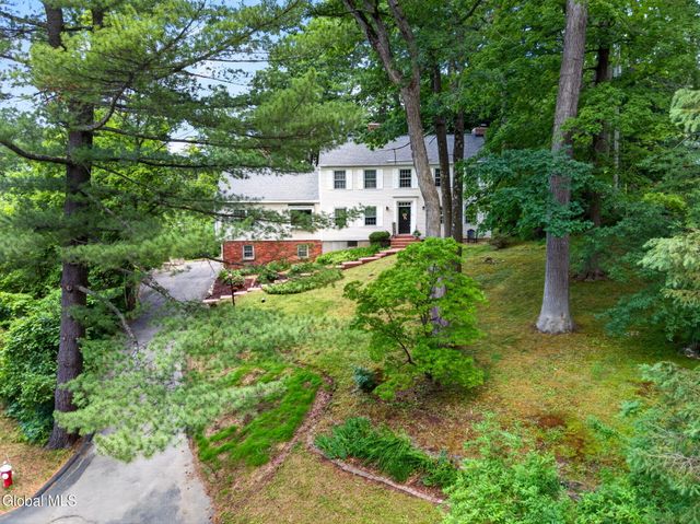 1376 Ruffner Court, Niskayuna, NY 12309