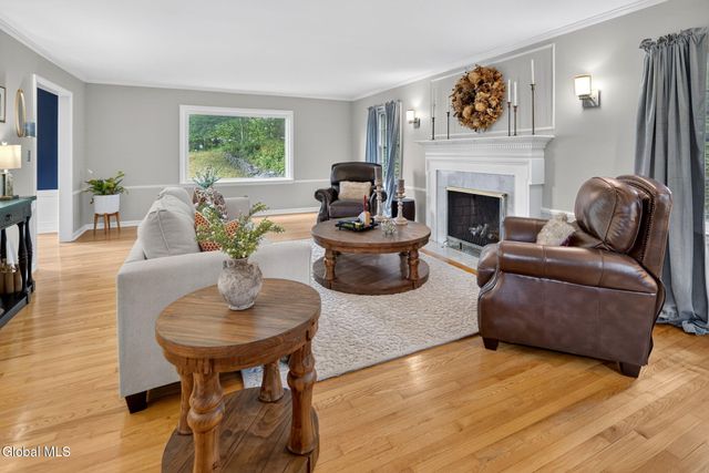 1376 Ruffner Court, Niskayuna, NY 12309