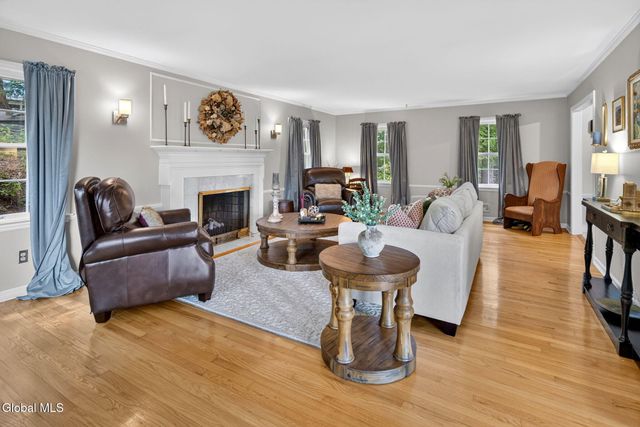 1376 Ruffner Court, Niskayuna, NY 12309
