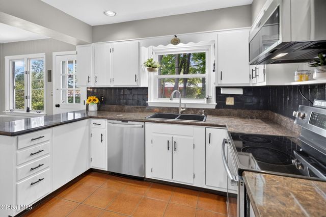 1376 Ruffner Court, Niskayuna, NY 12309