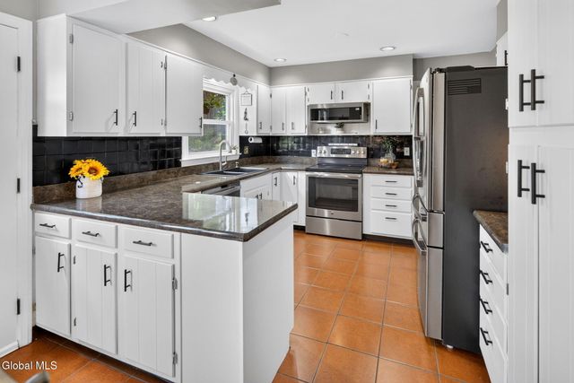 1376 Ruffner Court, Niskayuna, NY 12309