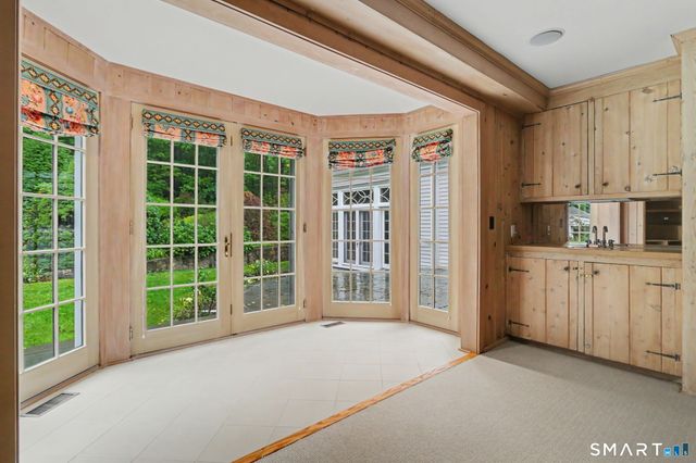 34 Sherwood Lane, New Canaan, CT 06840