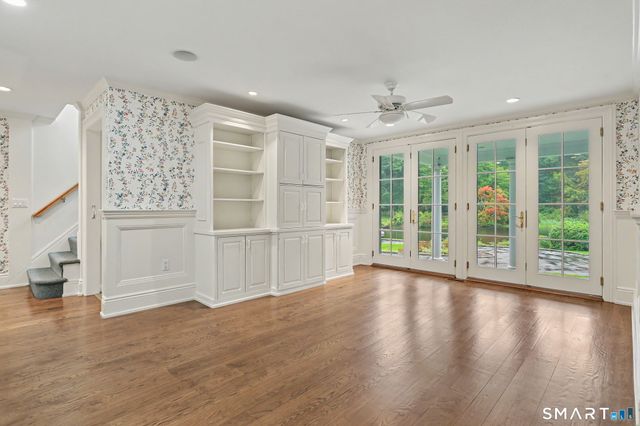 34 Sherwood Lane, New Canaan, CT 06840