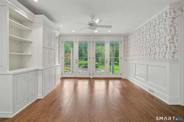 34 Sherwood Lane, New Canaan, CT 06840