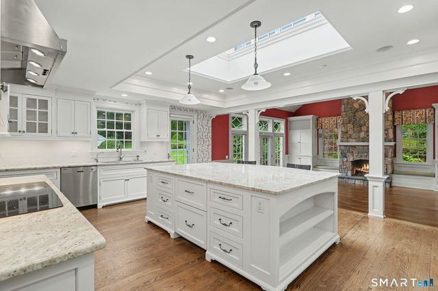 34 Sherwood Lane, New Canaan, CT 06840