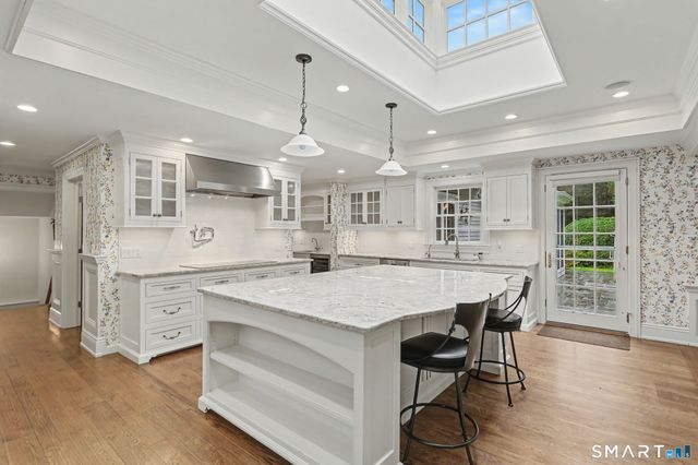 34 Sherwood Lane, New Canaan, CT 06840