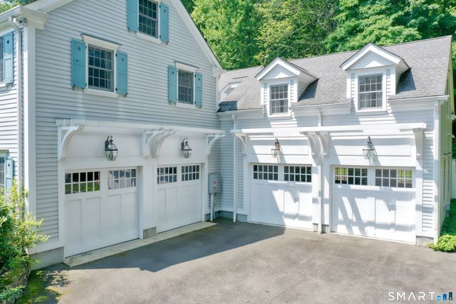 34 Sherwood Lane, New Canaan, CT 06840