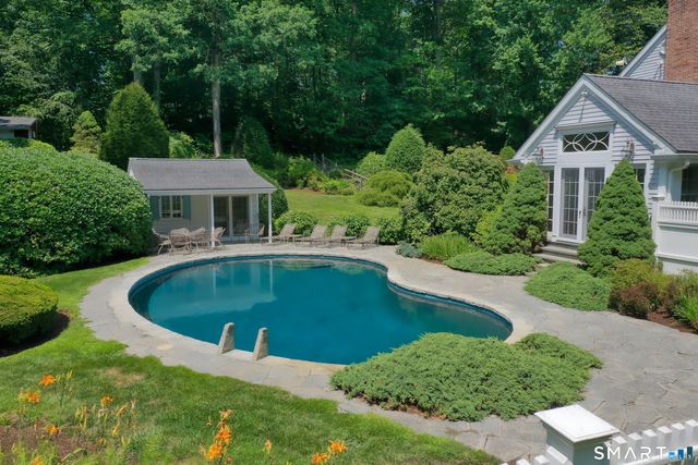 34 Sherwood Lane, New Canaan, CT 06840