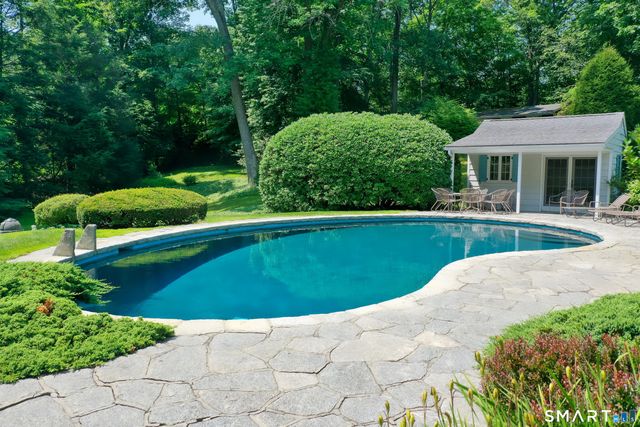 34 Sherwood Lane, New Canaan, CT 06840