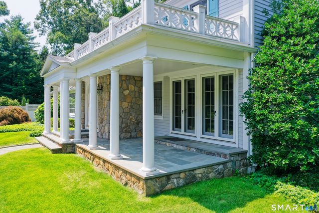34 Sherwood Lane, New Canaan, CT 06840