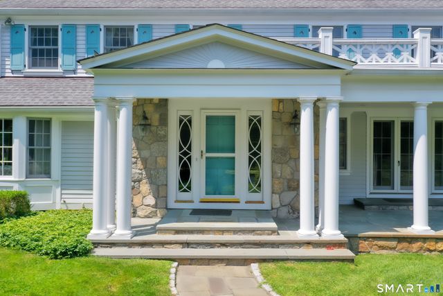 34 Sherwood Lane, New Canaan, CT 06840