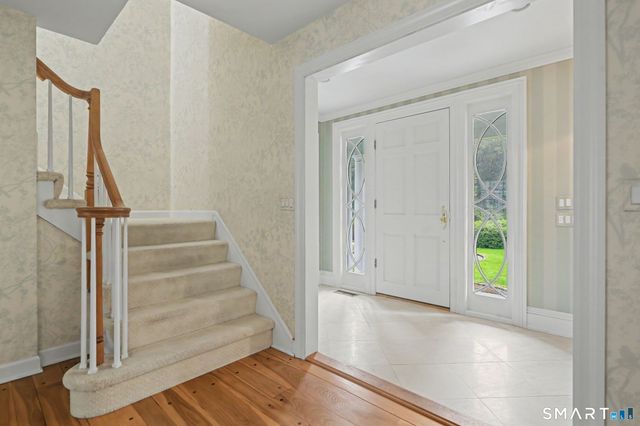 34 Sherwood Lane, New Canaan, CT 06840