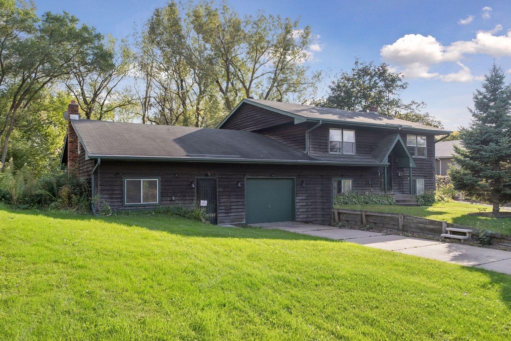 750 Viking Drive E, Maplewood, MN 55117 — exterior