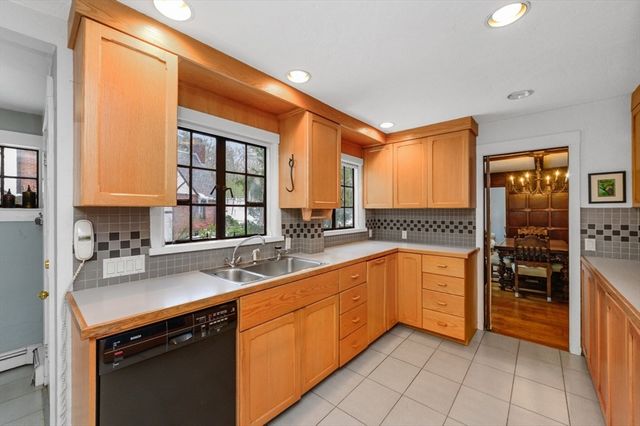 764 Hammond St, Brookline, MA 02467